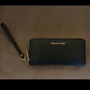 Micheal Kors Transcontinental Wallet